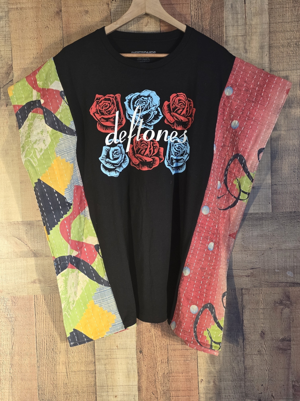 Upcycled Deftones Black Short-Sleeve Roses Graphic Tee - Red And Blue